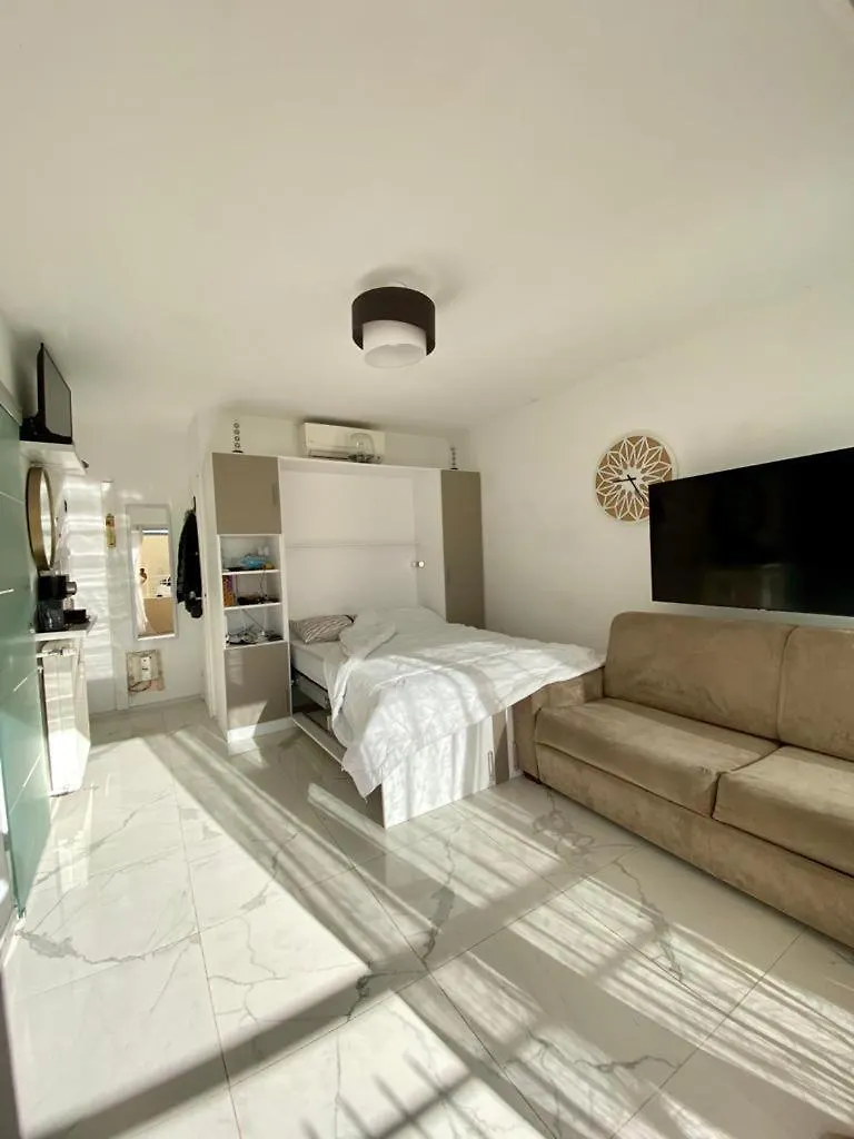 Chateau Saint Louis - Menton 0*,